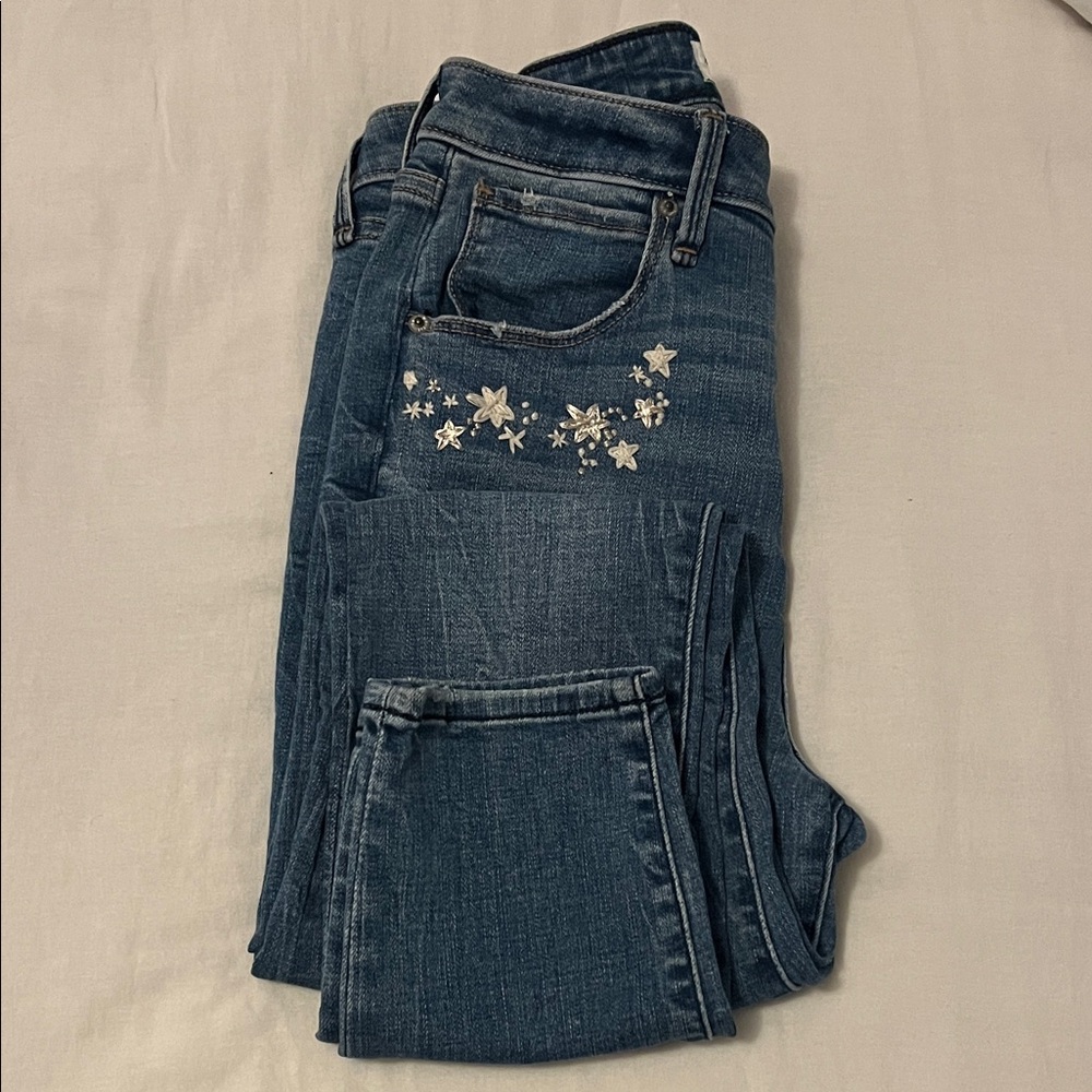 💥Abercrombie & Fitch Dark Blue Skinny Jeans with White Floral Accents💥